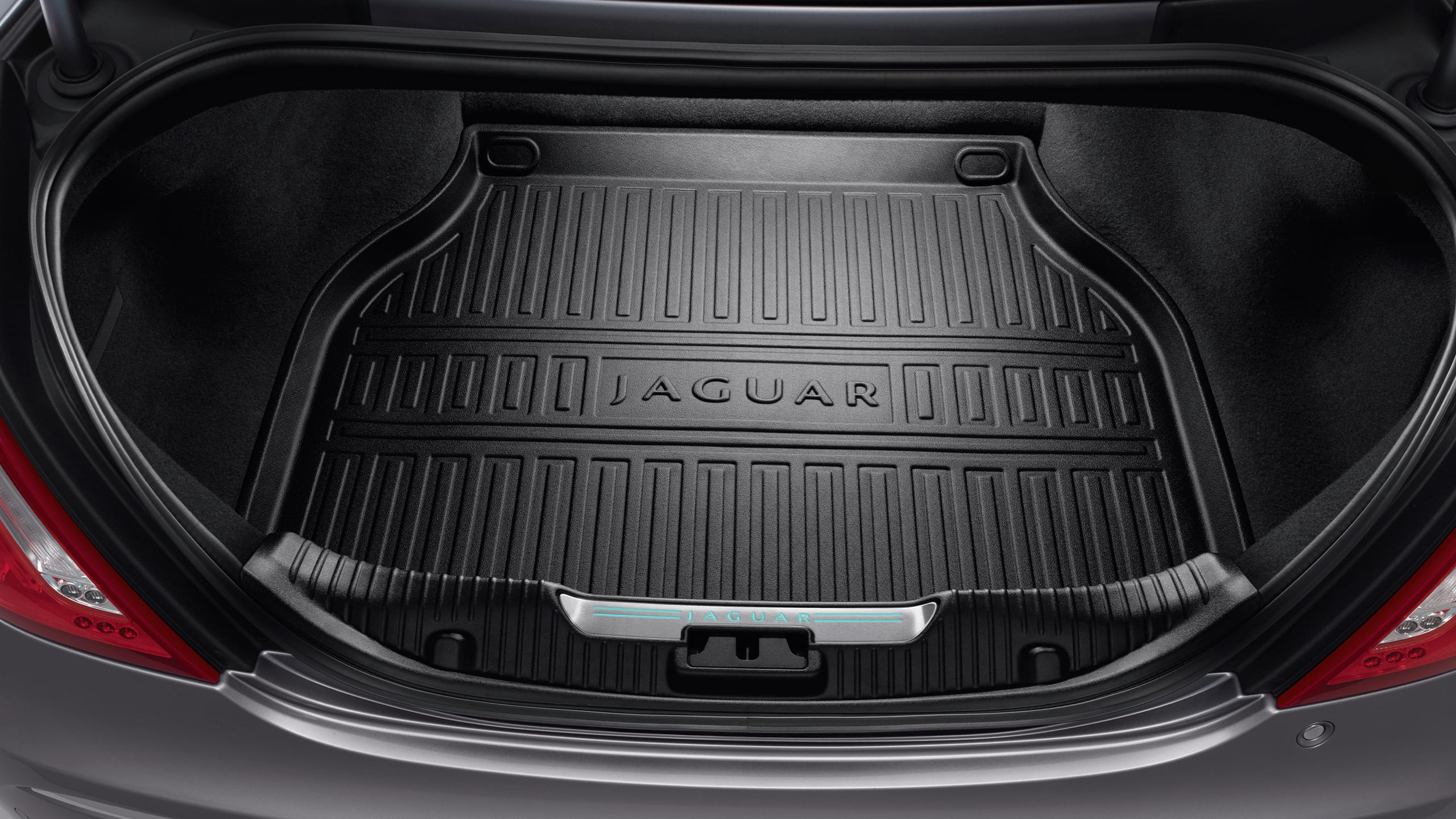 Jaguar XK boot space