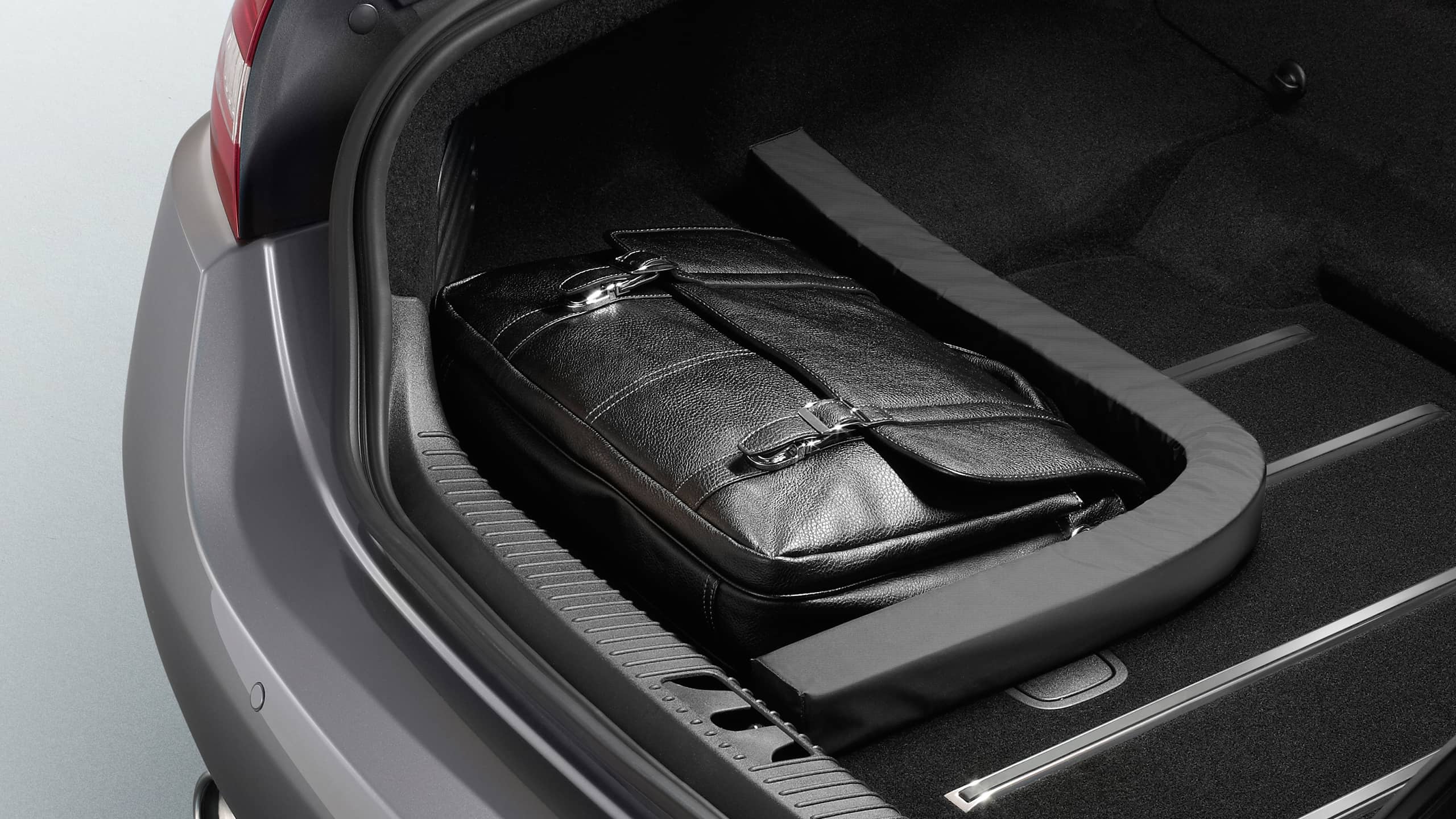 Jaguar XK boot space