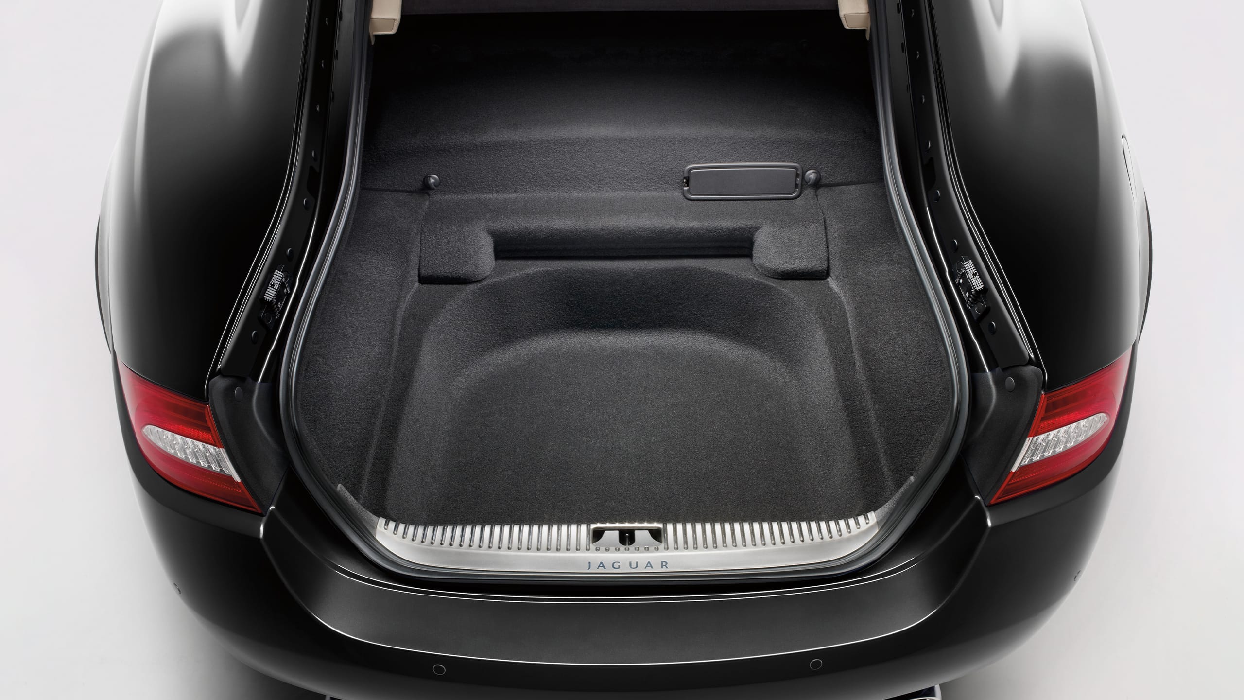Jaguar XK boot space