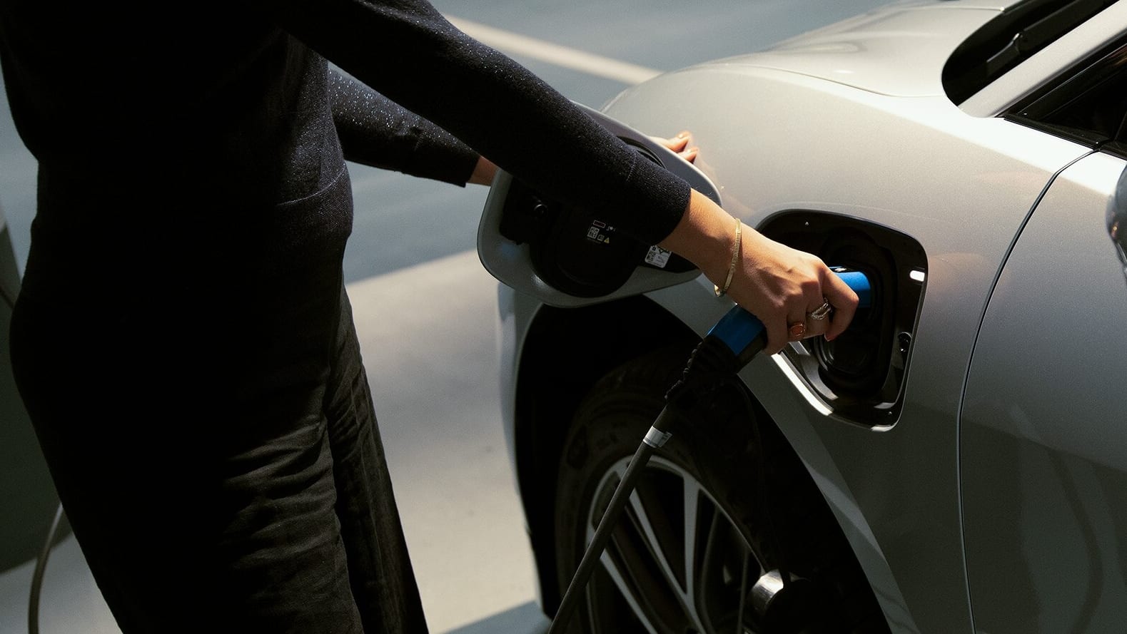 how to charge electric vehicle